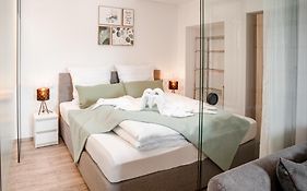 Danube Rooms - Self Checkin - Küche - Smart TV